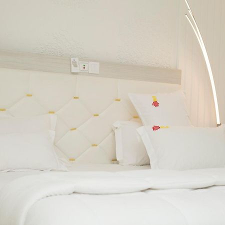 Residence Le Sommet - Chambre Blanche Douala Kültér fotó